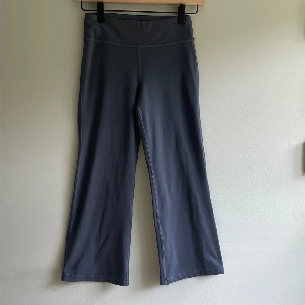 Athleta Girl Chit Chat Kick Flare Capri leggings Size L/12 Black athleisure